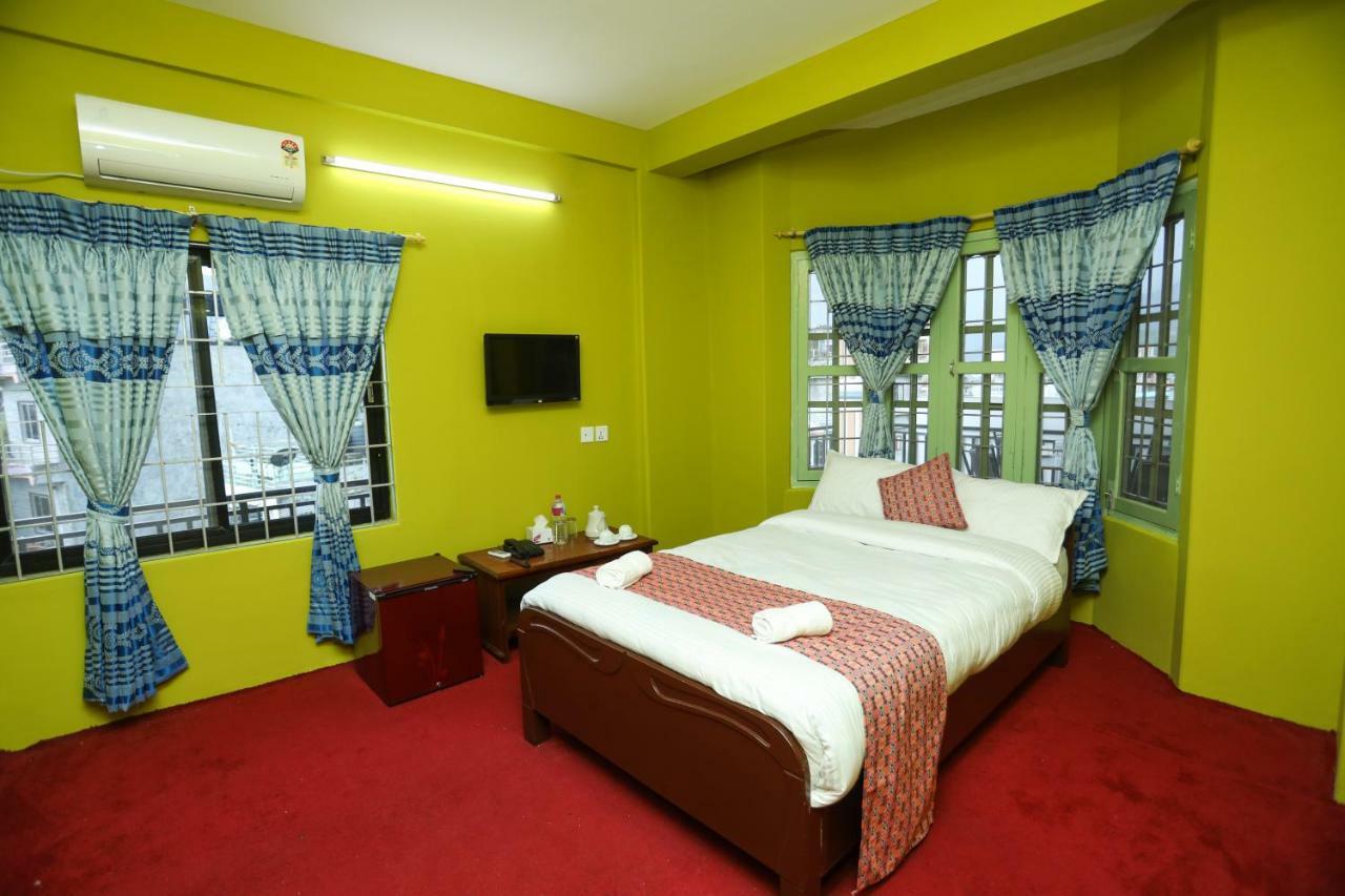 Hotel Blue Magnet Pokhara Luaran gambar