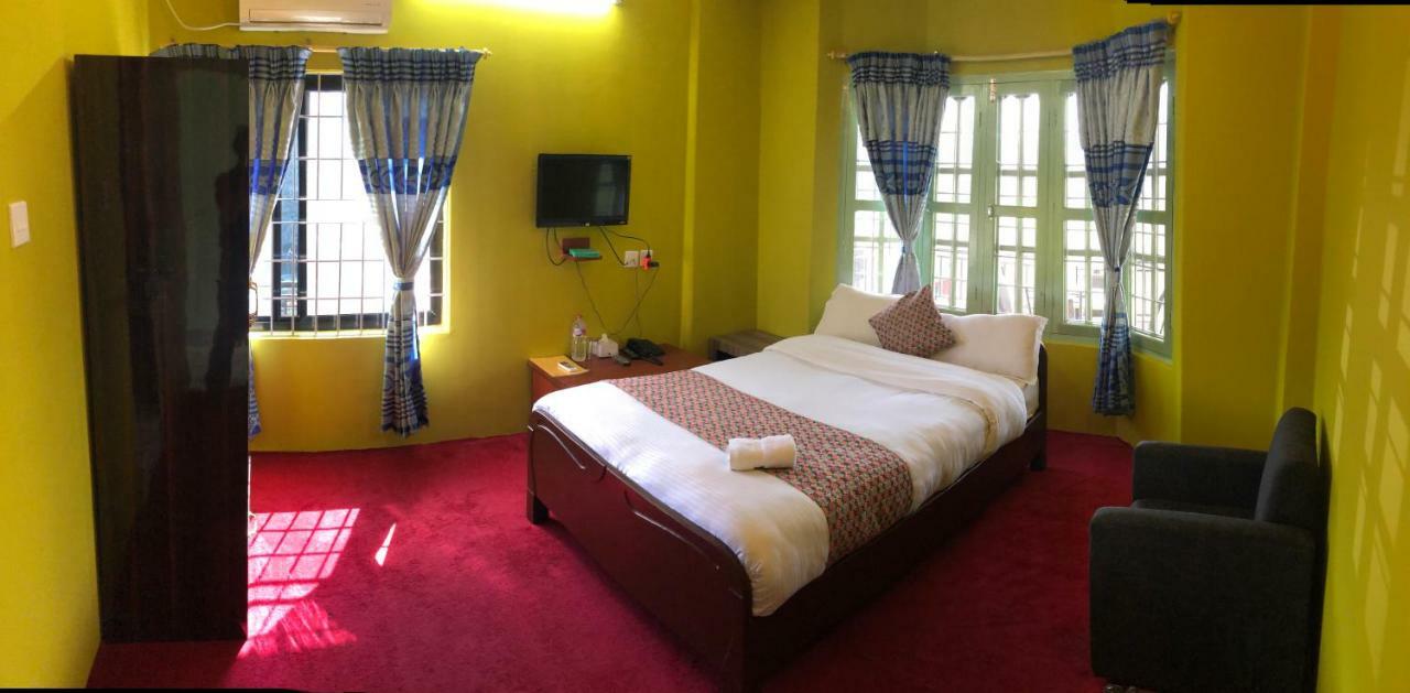 Hotel Blue Magnet Pokhara Luaran gambar